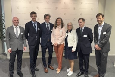 På høring hos Finanskomiteen: (f.v.) Allon Groth (Venturekapitalforeningen), Håvard Gulbrandsen  (Verdipapirfondenes Forening), Morten Larsen (Verdipapirforetakenes forbund), Kari Olrud Moen (Finans Norge), Vigdis Mathisen (Finansforbundet), Erlend Lundgren (Verdipapirforndenes forening), Sven Eide (Finansforbundet).