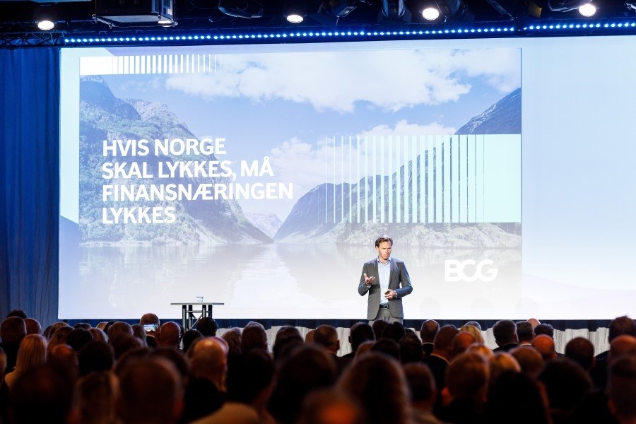 Gustav Gotteberg fra BCG presenterte rapporten under Finansnæringens Dag 2022. Foto: Kilian Munch