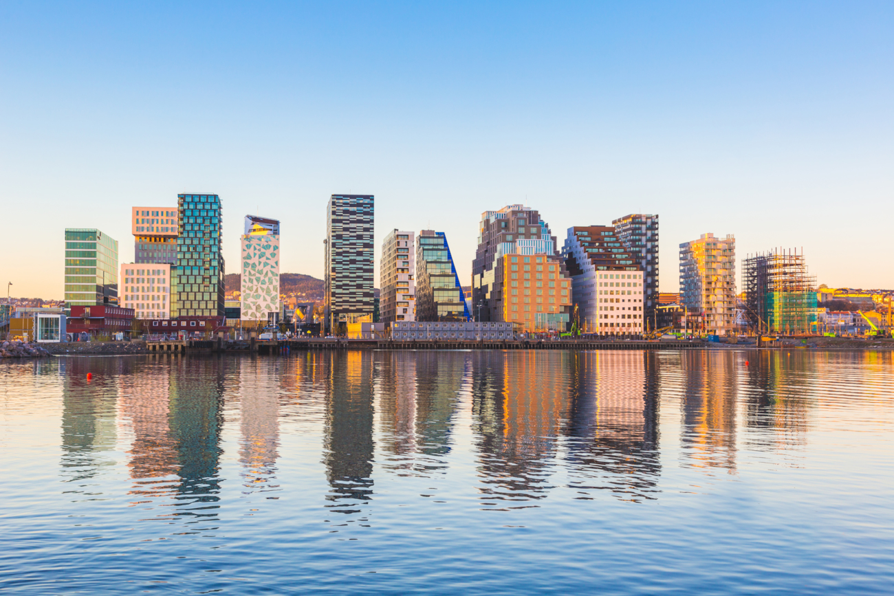 Barcode i Oslo med refleksjon av vannet. Foto. 