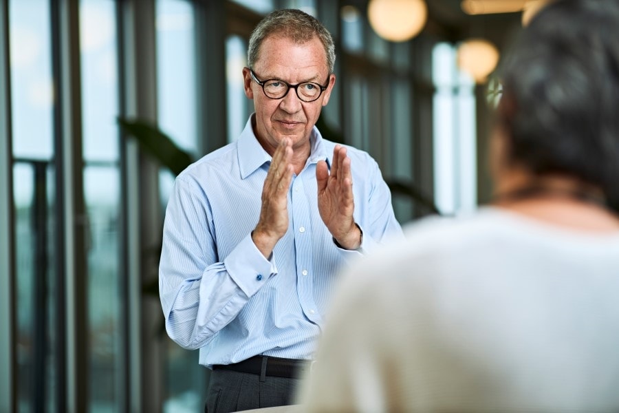 Idar Kreutzer, administrerende direktør i Finans Norge mener at det er svært viktige signaler fra regjeringen at EUs omfattende regelverk på bærekraft skal innføres så raskt som mulig i Norge. Foto: Kilian Munch