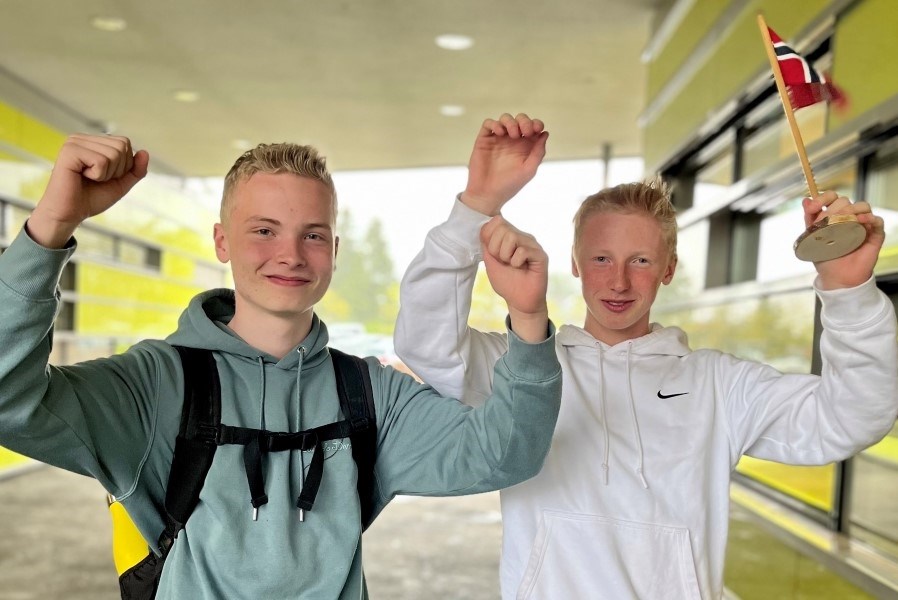 Med null feil og best tid gikk de norske gutta seirende ut av EM-finalen. Foto: Gjerdrum skole