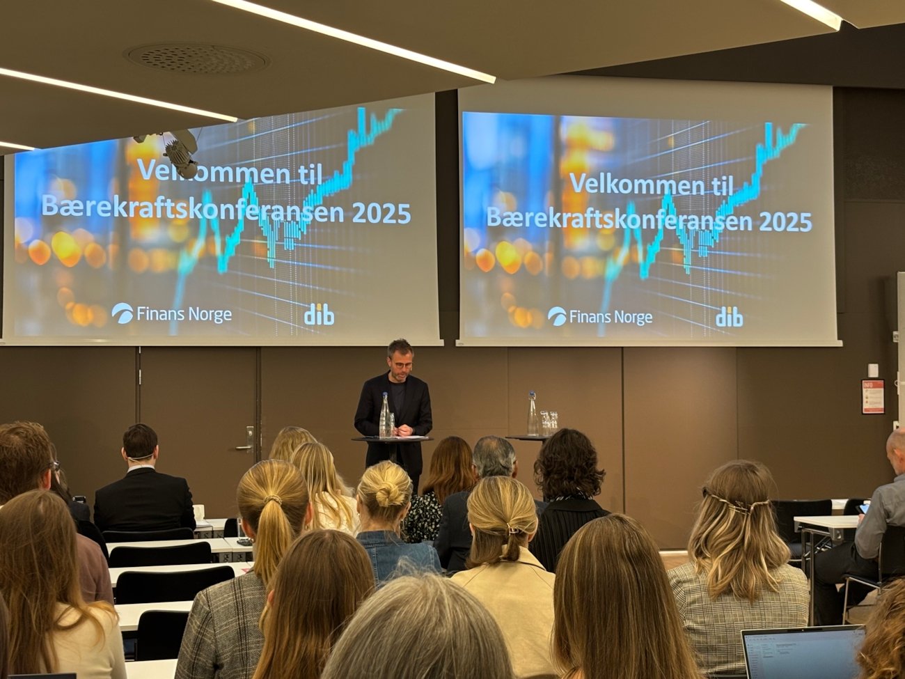 Statssekretær i Finansdepartementet, Torgeir Micaelsen (Ap) på Bærekraftskonferansen 2025. Foto.