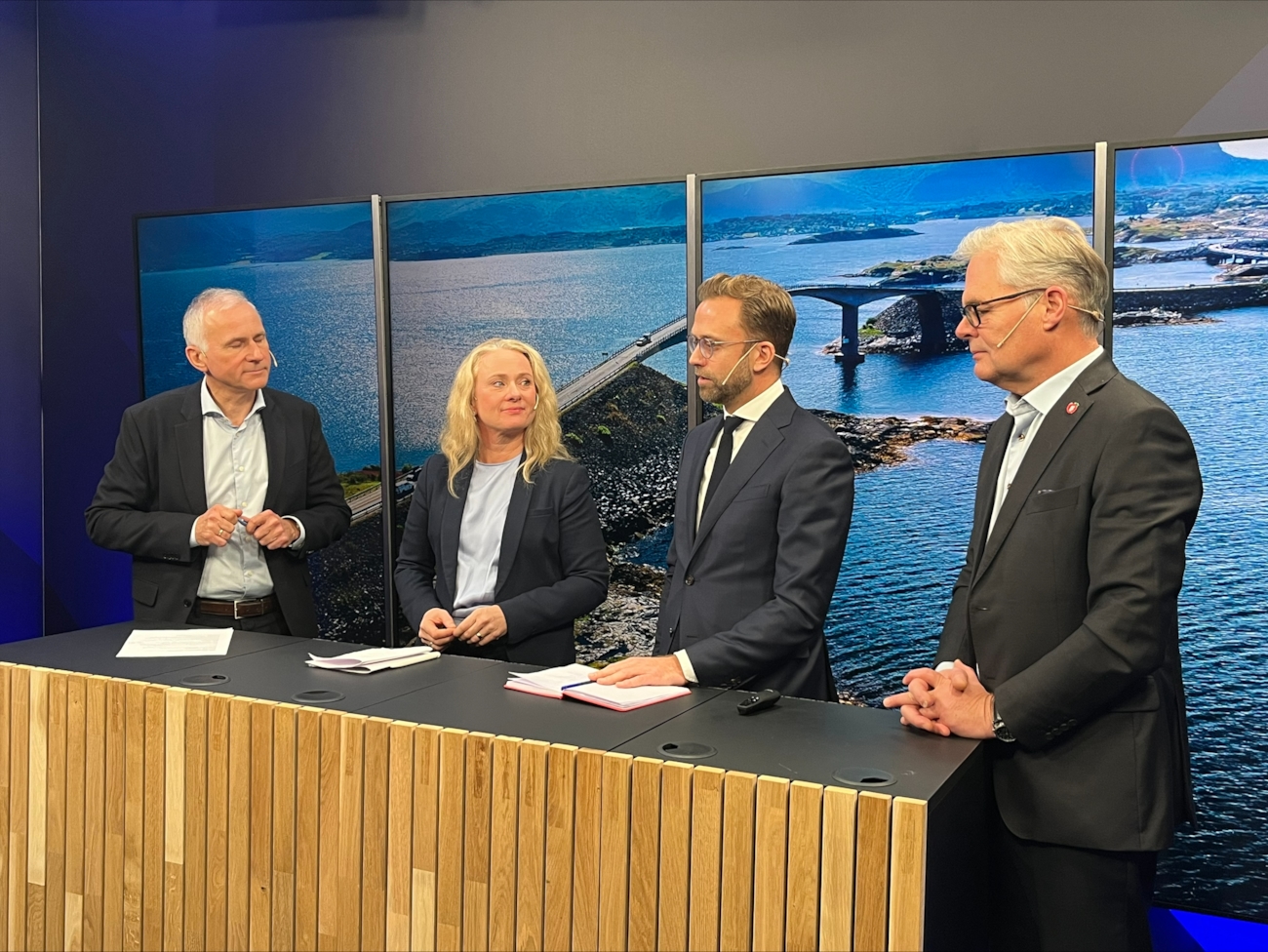 NHO og politikere i studio med Tom Staavi fra Finans Norge. Foto.