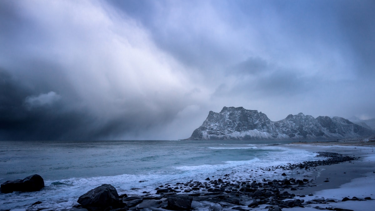 Storm over hav. Foto.