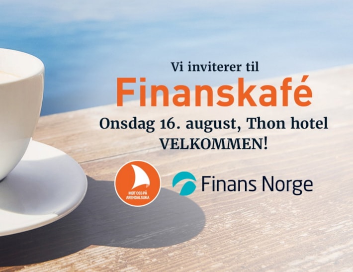 En kaffekopp på bryggekanten med tekst om Finanskafeens dato, klokkeslett og sted.